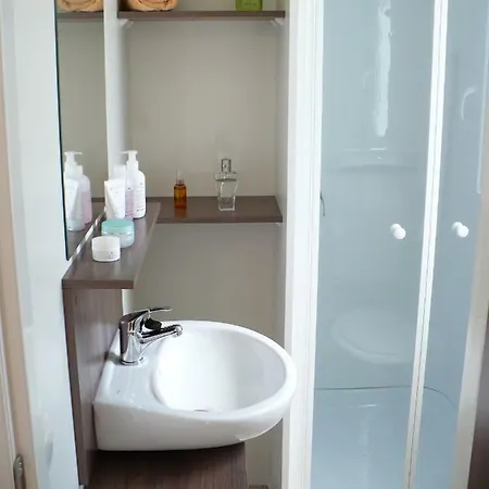 Aldeamento Turístico Mobilehome Victoria - Camp Soline Biograd Na Moru